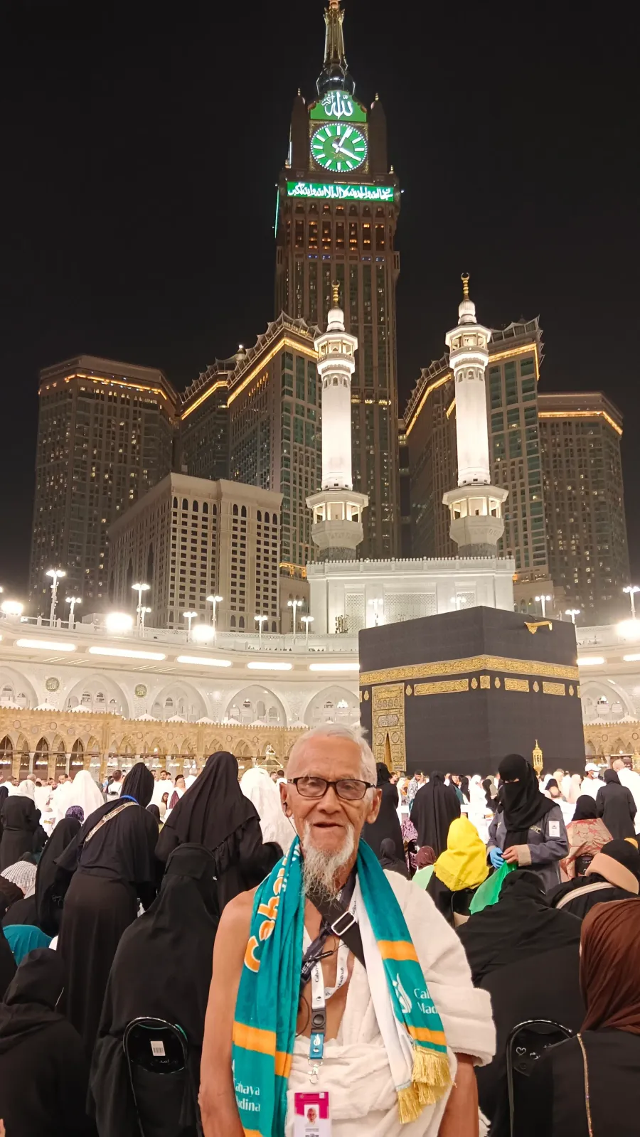 Jamaah Cahaya Madinah beribadah di Tanah Suci